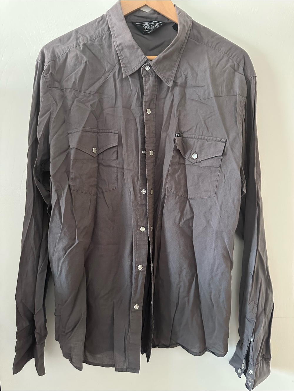 Men's (Women's category) Gray Button-Down Shirt with Chest Pockets